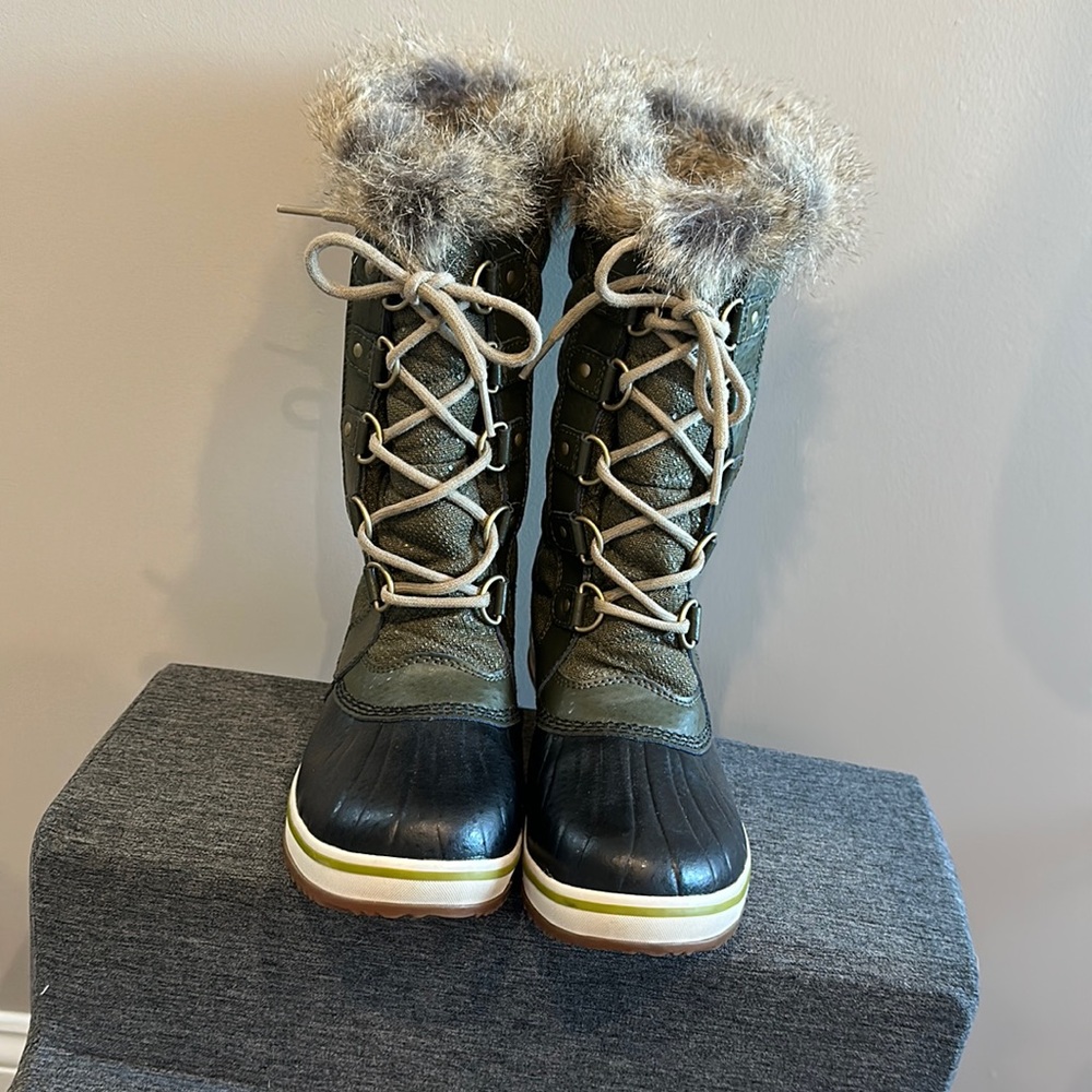 Like new! Sorel boots